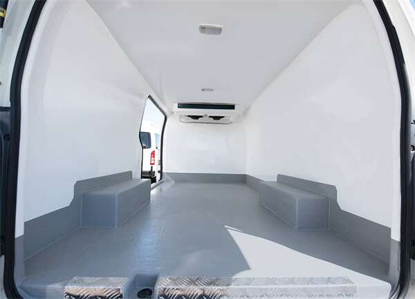 CFRT複合闆(pǎn)蒙皮冷藏(cang)車具有良(liang)好冷藏密(mi)封效果